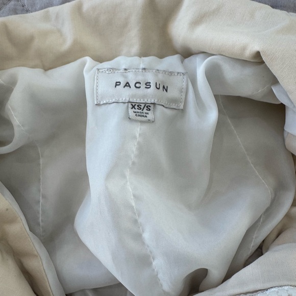 PacSun Women's Cream and Tan Cropped Bomber Jacket - Picture 3 of 8